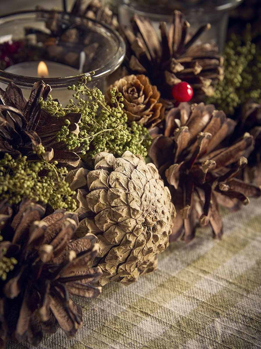 Pinecone & Berries Tealight Holder