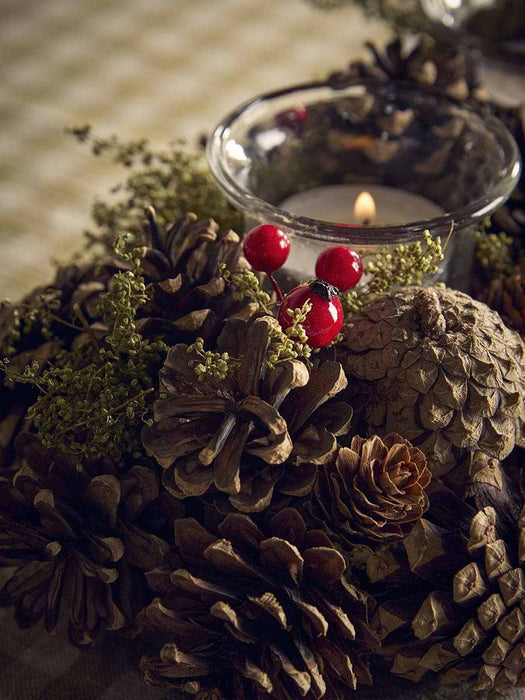 Pinecone & Berries Tealight Holder