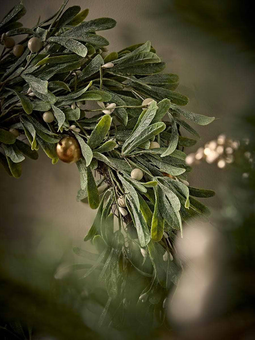Gold & White Berries Mistletoe Wreath