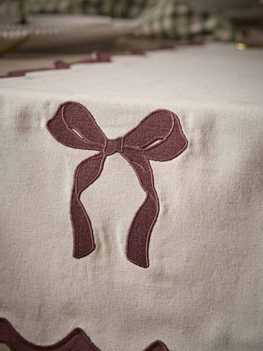 Scallop Bow Table Runner