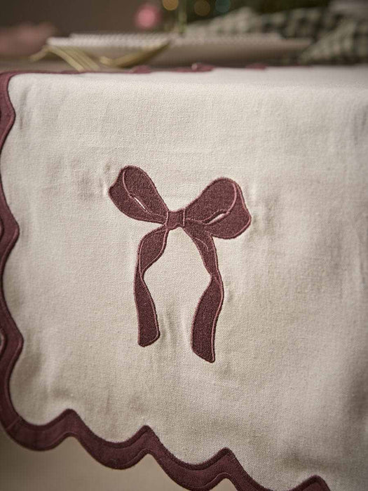 Scallop Bow Table Runner