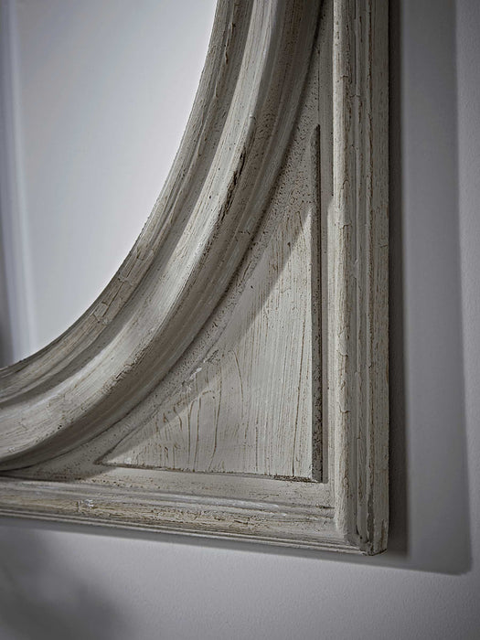 Amelia Mirror