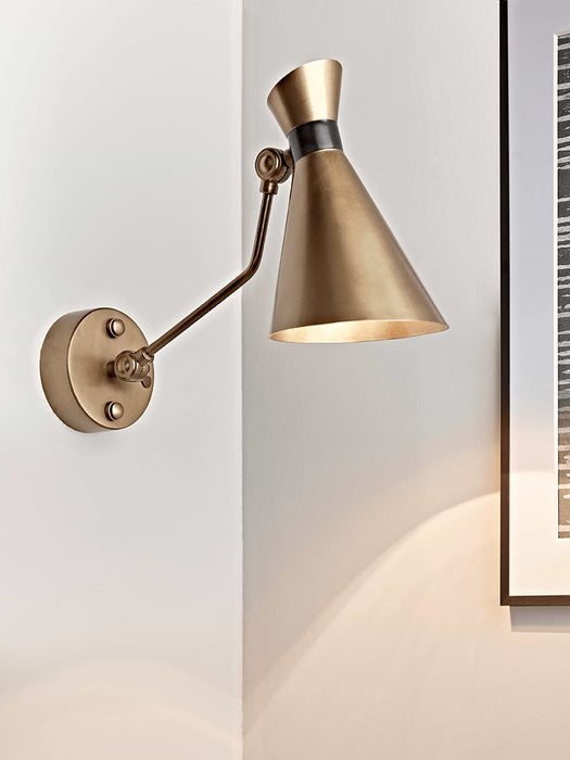 Finn Wall Lamp