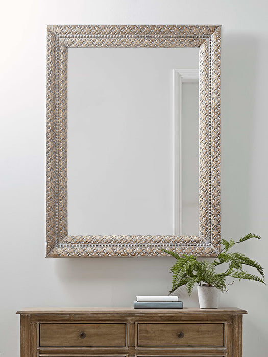Arles Mirror