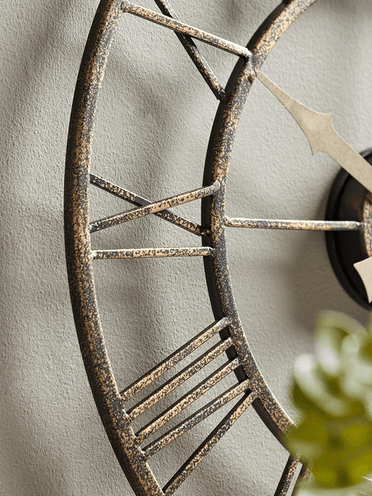 Distressed Indoor Outdoor Clock - Medium