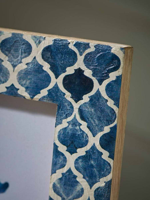Quatrefoil Photo Frame