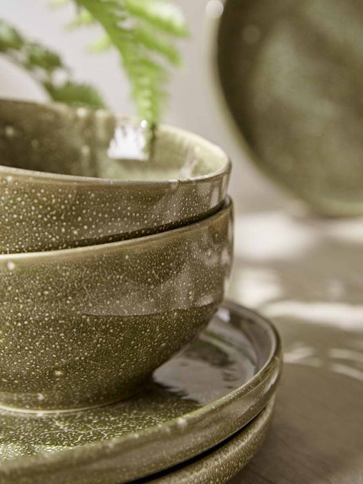 Twelve Piece Lila Dinnerware Set