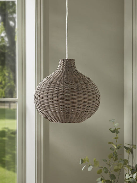 Laina Pendant