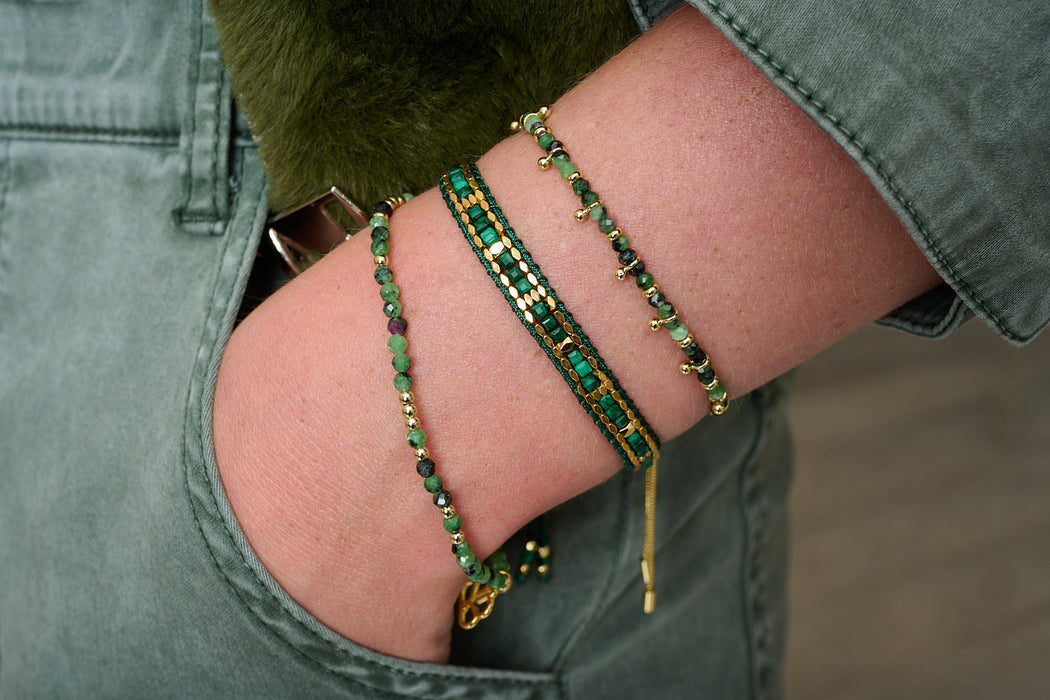 Zapatilla Ruby Zoisite & Gold Bracelet Stack